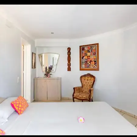 Eva Asiana With Shared Pool Homestay