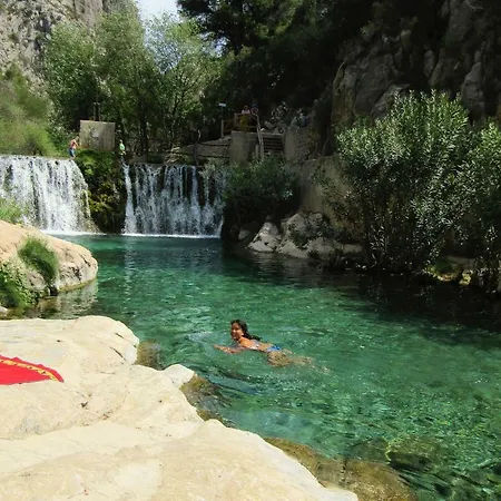 Eva Asiana With Shared Pool Homestay